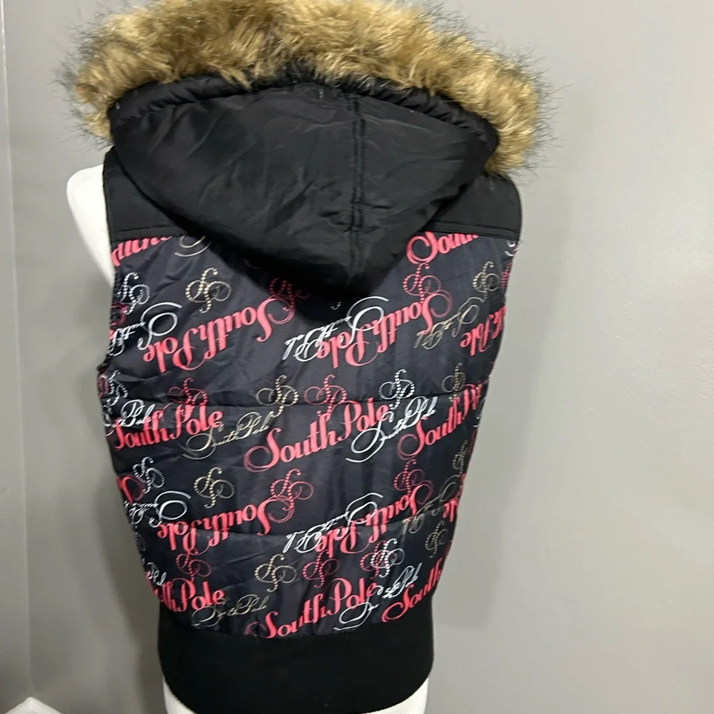 South pole girls zip up vest with fur hoodie, size‎ medium